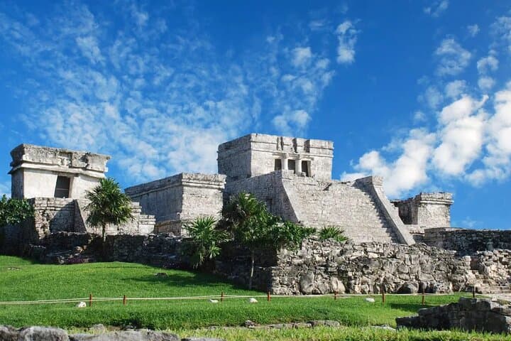 Private Half-Day Tulum Ruins Tour and Downtown Shopping Experience