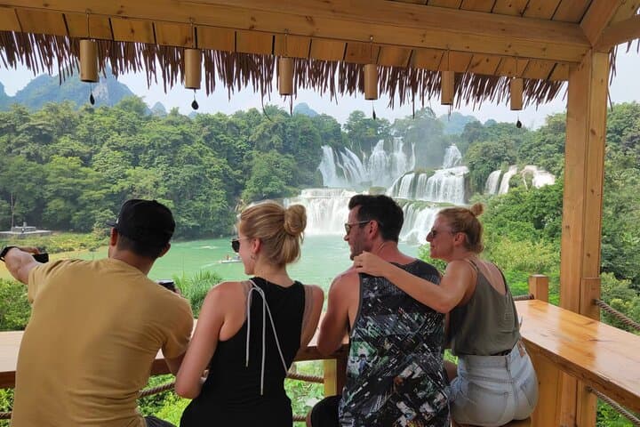 Detian Waterfall & Mingshi: 2-Day Private Tour from Nanning