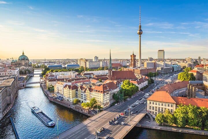 Berlin Self-Guided Audio Walking Tour — Museum Island to East Side Gallery
