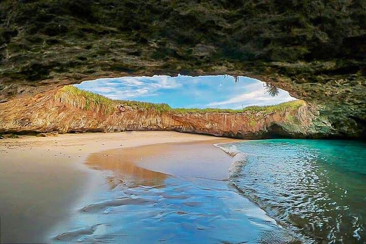 Islas Marietas Full-Day Catamaran: Snorkel, Kayak & Wildlife from Puerto Vallarta photo 2