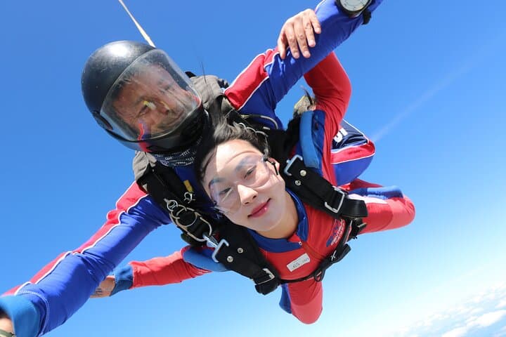 Prague Tandem Skydiving: 13,500‑ft Freefall and 7‑Minute Parachute Ride photo 4