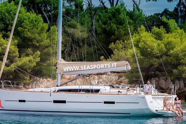 Sail the Costa degli Dei: 4-Hour Private Tropea Boat Tour with Snorkeling and Aperitif