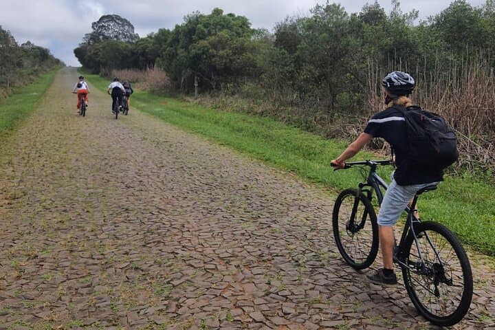 Vila Velha State Park Bike Tour from Curitiba — Sandstones, Furnas & Lagoa Dourada photo 2