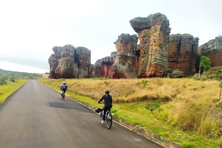 Vila Velha State Park Bike Tour from Curitiba — Sandstones, Furnas & Lagoa Dourada