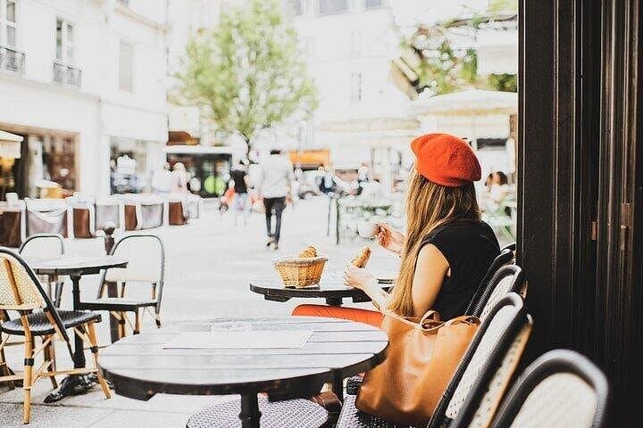 Private Tour of Les Puces de Saint-Ouen: Paris Flea Market Shopping Experience