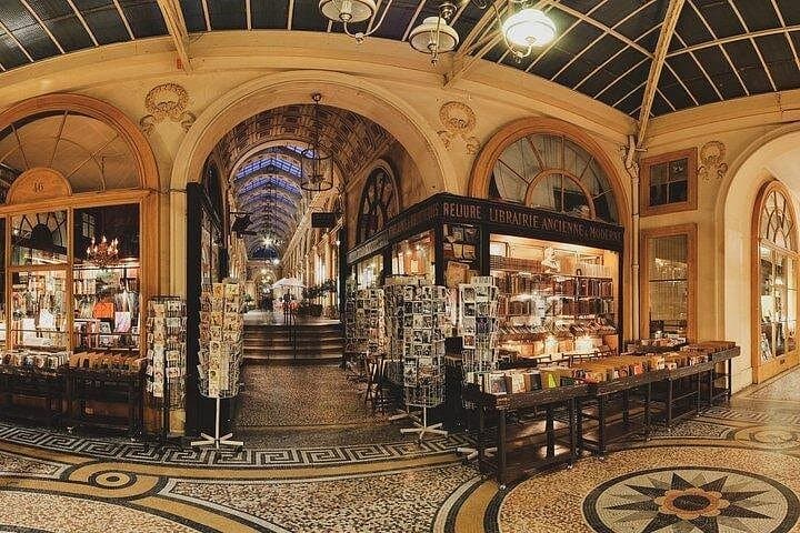 Private Tour of Les Puces de Saint-Ouen: Paris Flea Market Shopping Experience photo 3