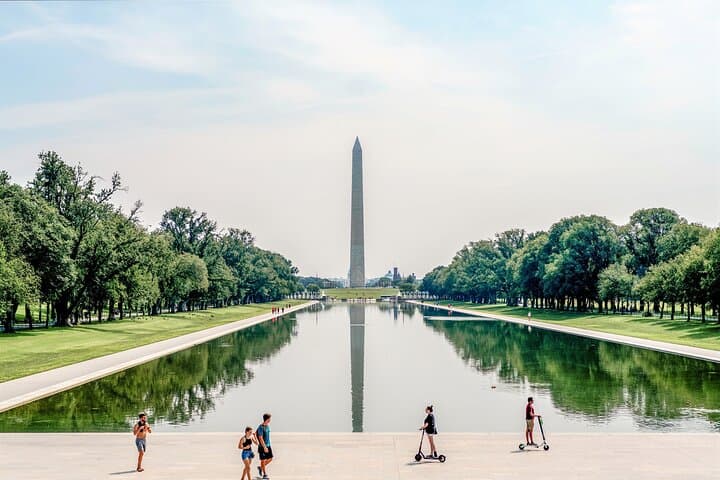 Morning Monuments Tour with Washington Monument Access photo 4