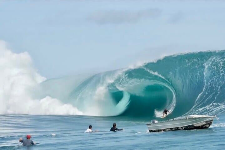 Tahiti Full-Day Island Tour with Paragliding and Teahupo'o Taxi Boat photo 3