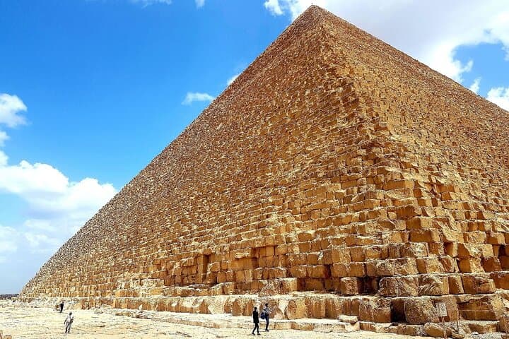 Private Guided Excursion to the Pyramids of Giza from Hurghada — Full-Day Giza & Egyptian Museum Tour photo 3