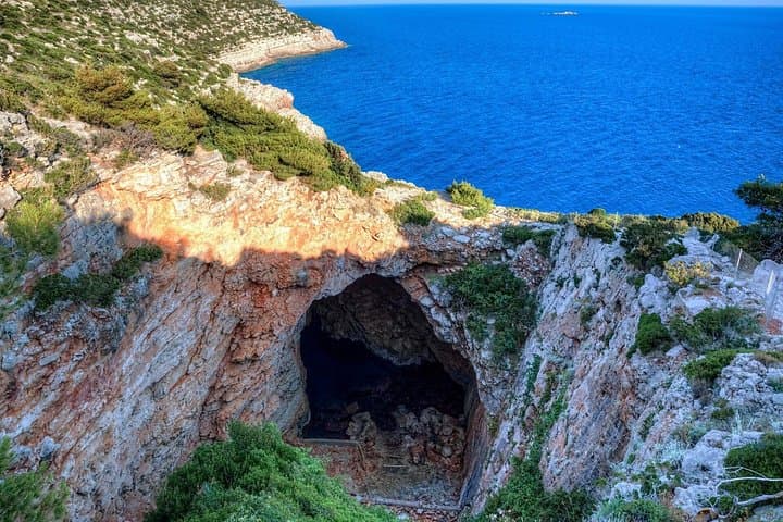 Private Yacht to Odysseus Cave from Korčula: Swim, Snorkel & Cliff-Jump photo 1