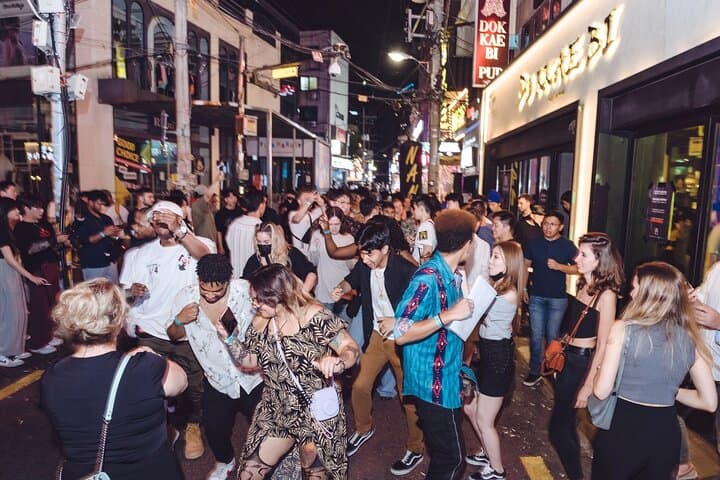 Seoul Pub Crawl: Hongdae & Itaewon Nightlife Guide photo 4