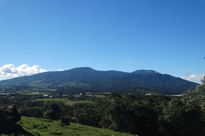 Hiking El Quetzal Private Reserve: Birding Trails Near San José photo 4