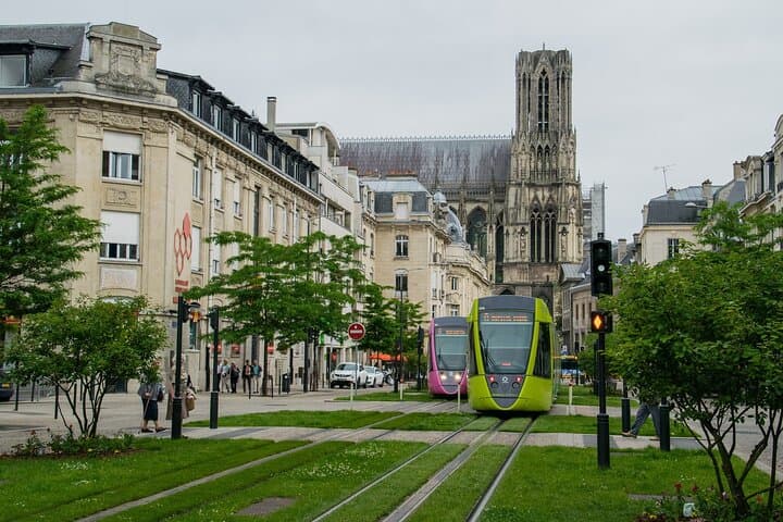 Private Transfer Paris to Reims with 2-Hour Stop in Epernay — Avenue de Champagne photo 3