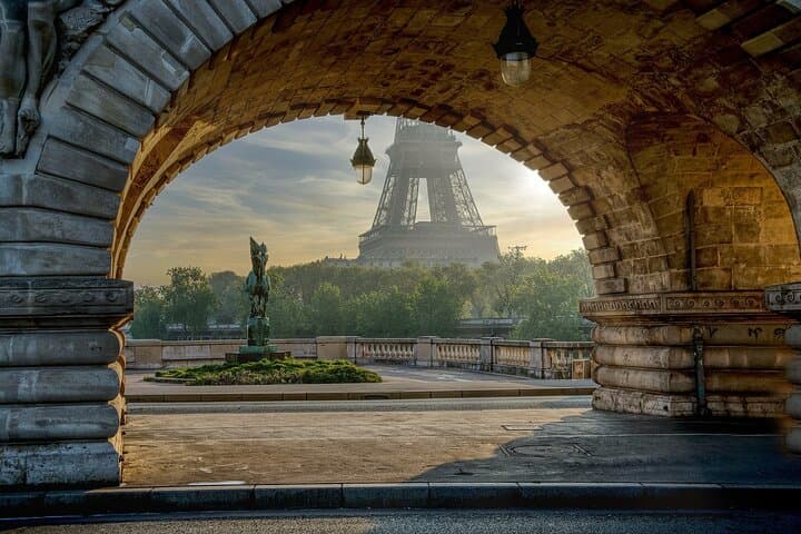 Private Transfer Reims to Paris with 2-Hour Epernay Stop — Avenue de Champagne Visit photo 4