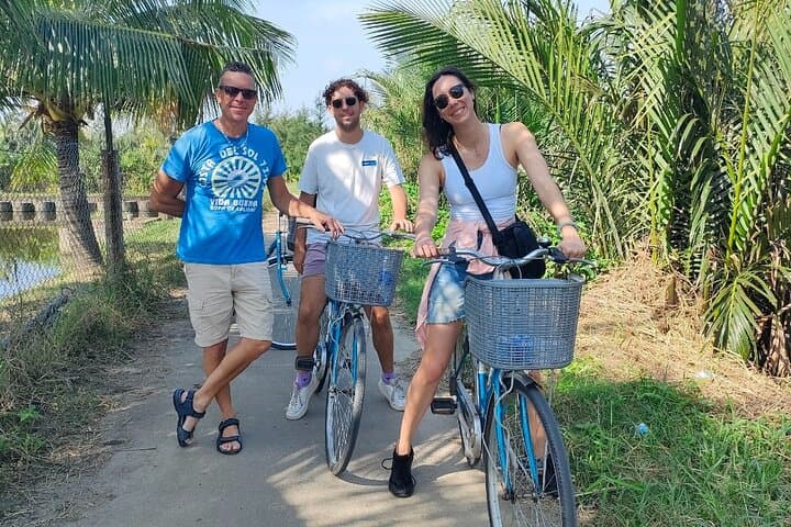 Hoi An Eco Basket Boat and Bicycle Tour with Vietnamese Set Menu