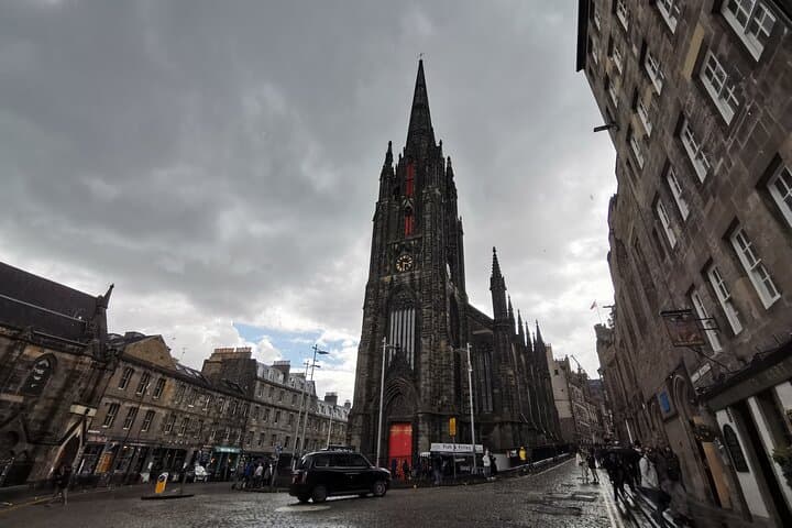 Royal Mile Walk: Self-Guided Outlander Tour of Edinburgh with Jule photo 3