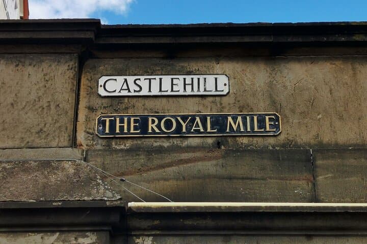 Royal Mile Walk: Self-Guided Outlander Tour of Edinburgh with Jule photo 4