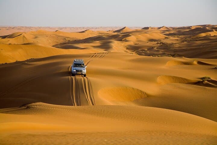 Desert Expedition Oman: Wahiba Sands, Wadi Bani Khalid & Wild Beach Camping