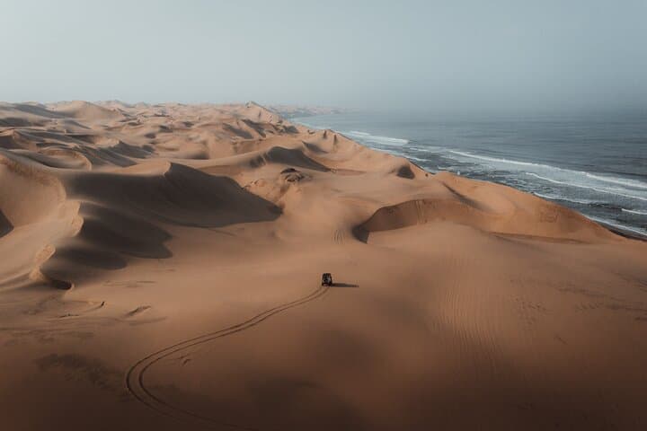 Sandwich Harbour 4x4 Dune Safari & Pelican Point Beach Braai — Walvis Bay