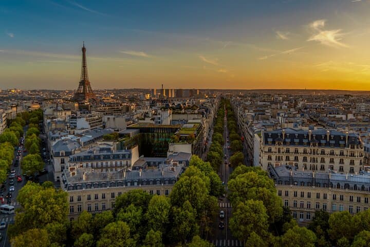 Private Full-Day Paris Tour: Louvre, Eiffel, Notre-Dame with Skip-the-Line Access