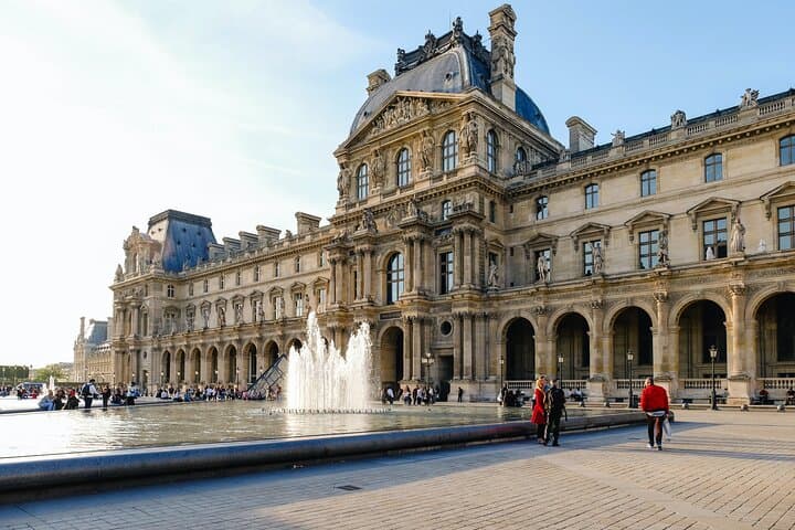 Private Full-Day Paris Tour: Louvre, Eiffel, Notre-Dame with Skip-the-Line Access photo 4