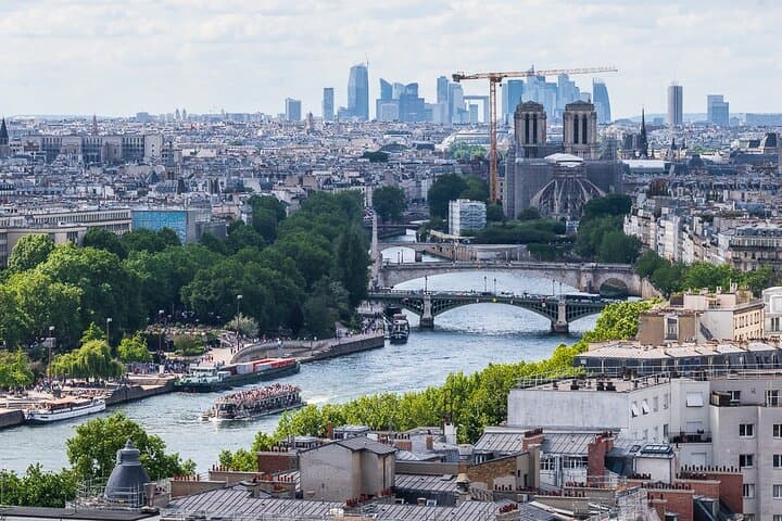 Private Seine Yacht Cruise: 90-Minute Paris Monuments Boat Tour photo 3
