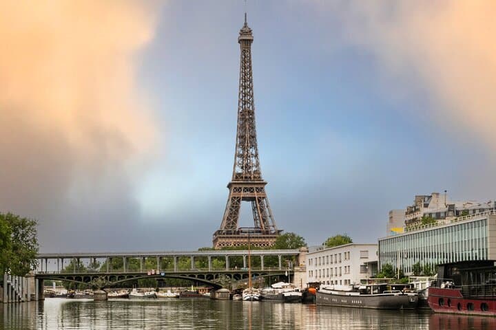 Private Seine Yacht Cruise: 90-Minute Paris Monuments Boat Tour photo 5