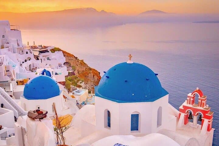 Half-Day Santorini Insta Photo Tour: Private Influencer Spots in Oia & Red Beach