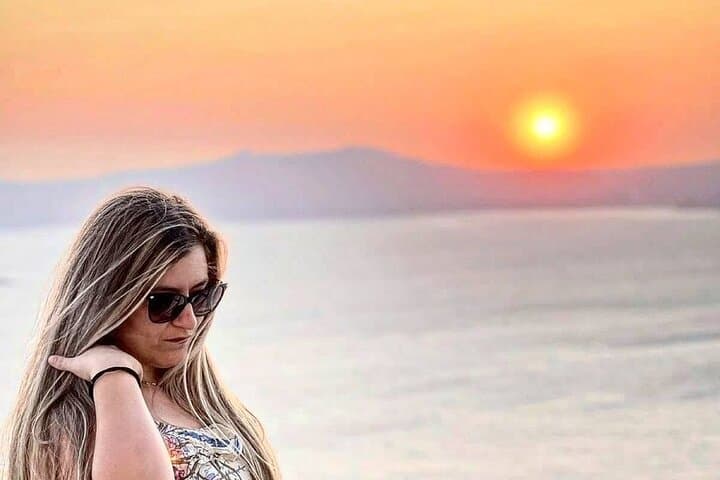 Half-Day Santorini Insta Photo Tour: Private Influencer Spots in Oia & Red Beach photo 3