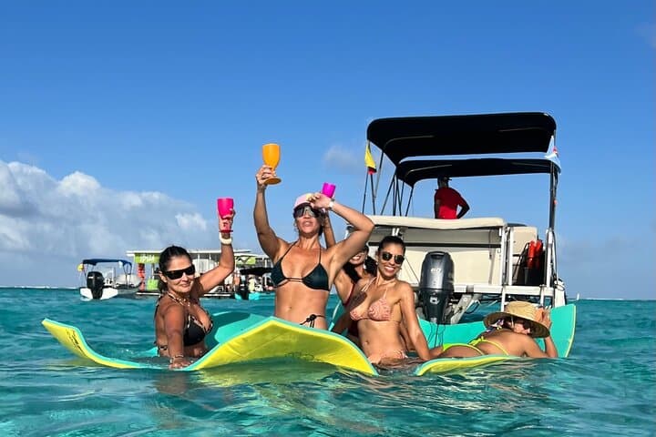 Private Pontoon Tour in San Andrés — Swim, Snorkel & Floating Bar Experience photo 3