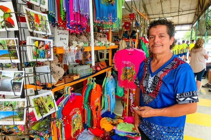 Private Walking Tour of San José: Central Market, National Theatre & Hidden Gems photo 3