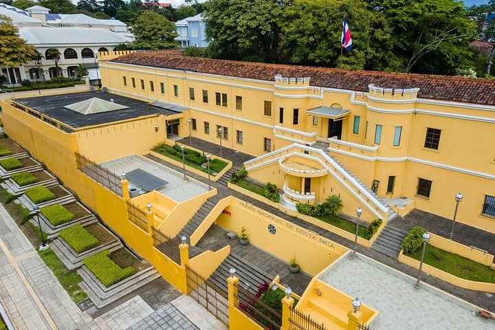 Private Walking Tour of San José: Central Market, National Theatre & Hidden Gems photo 5