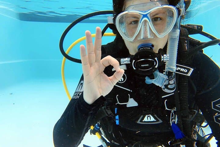 Try Dive in Thurgau: Introductory PADI Pool Experience Near Lake Constance photo 5
