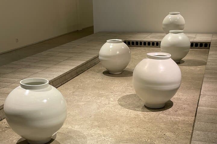 Gangnam Art Tour: Private Cheongdam Gallery Walk in Seoul photo 5