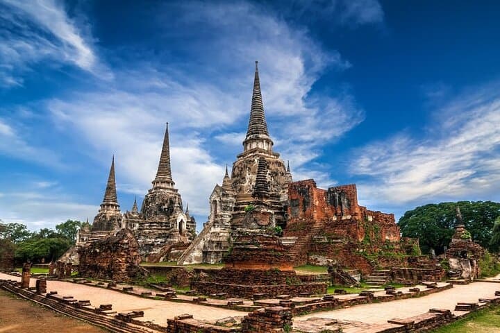 Bangkok Floating Market & Ayutthaya Day Trip — Damnoen Saduak and Ancient Temples