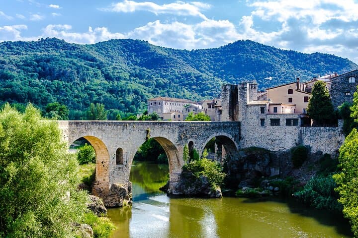 Full-Day Medieval Towns Road Trip from Barcelona to Girona, Besalú & Rupit photo 3