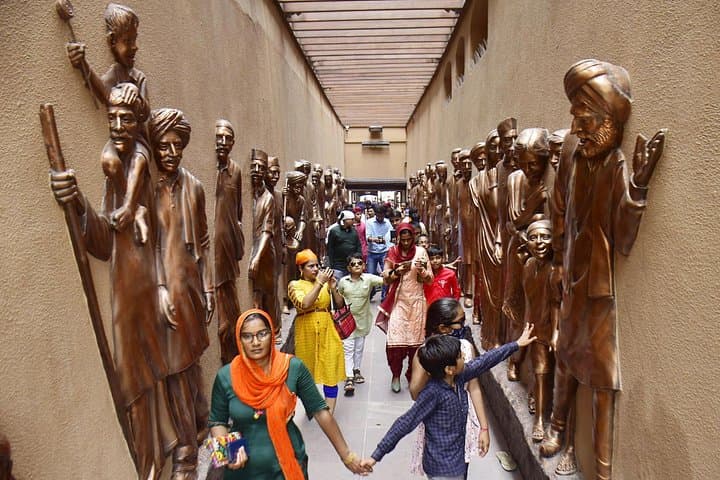 Full-Day Amritsar Cultural Tour: Golden Temple, Jallianwala Bagh & Wagah Border photo 3