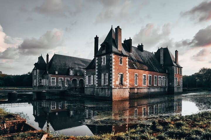 Private Full-Day Loire Valley Châteaux Tour from Paris — Chenonceau & Clos Lucé photo 3