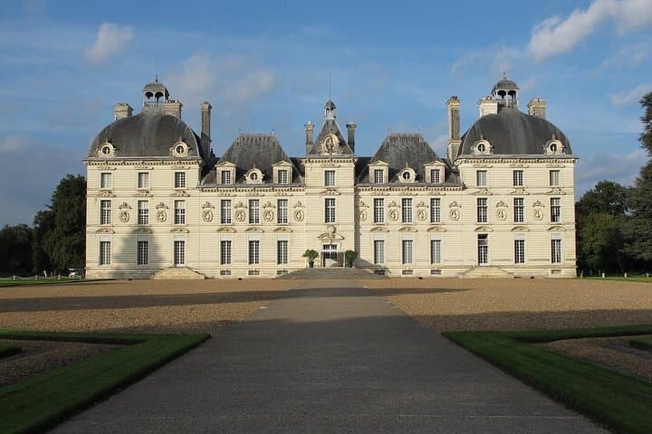 Private Full-Day Loire Valley Châteaux Tour from Paris — Chenonceau & Clos Lucé photo 5