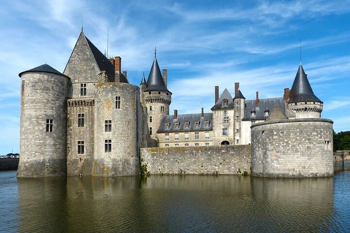 Private Full-Day Loire Valley Châteaux Tour from Paris — Chenonceau & Clos Lucé photo 6