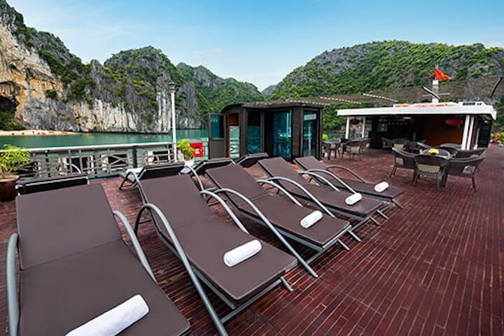 Lan Ha Bay 2-Day La Pandora Boutique Cruise — Overnight Ha Long Bay Experience photo 4