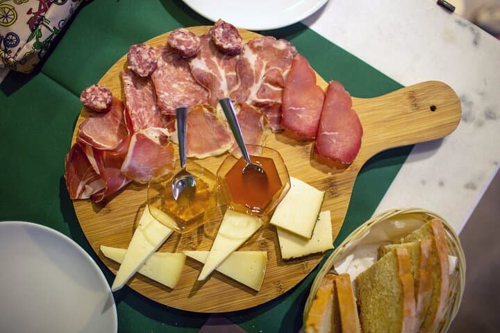 Taste Umbria: Full-Meal Walking Food Tour in Perugia photo 4