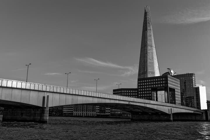 Postcard London: Thames Walk from London Bridge to Tower Bridge photo 3