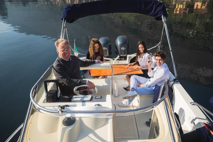 3-Hour Glamour Boat Tour on Lake Como — Villa Balbianello, Bellagio & Comacina photo 5