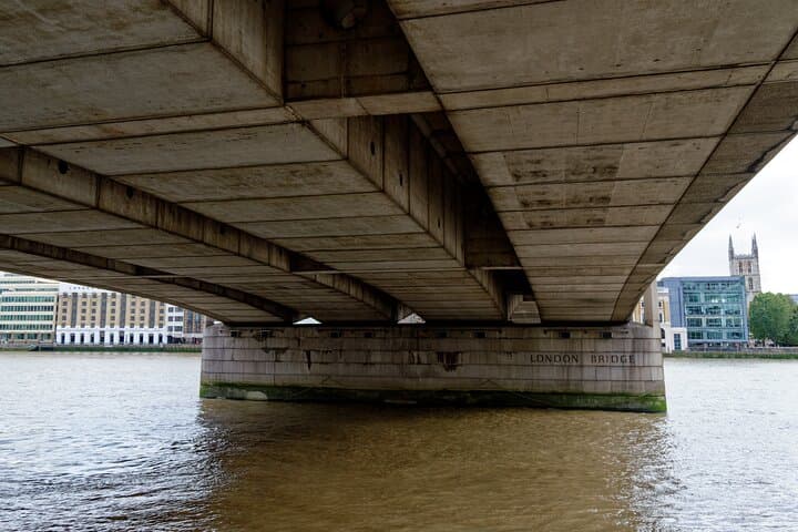 Postcard London: Thames Walk from London Bridge to Tower Bridge photo 5