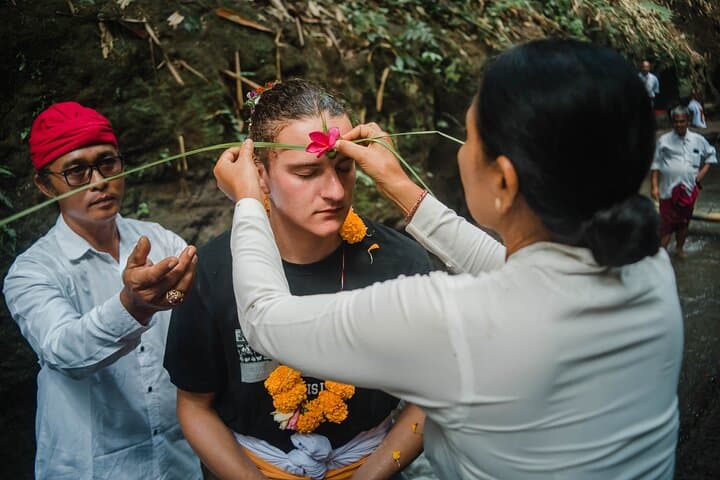 Balinese Spiritual Healing: Palm Reading, Purification & Usada Bali Consultation photo 5