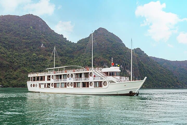 Luxury Lan Ha Bay Cruise: 2-Night Halong & Cat Ba Island Escape photo 3
