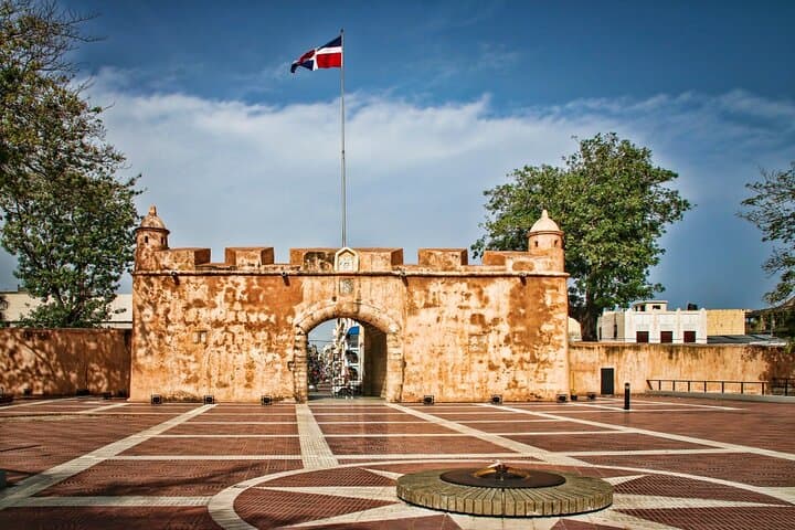 Santo Domingo Colonial Zone Private Walking Tour: History, Landmarks & Practical Tips photo 5
