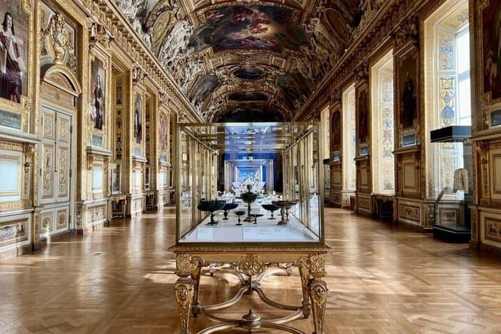 Semi-Private Louvre Tour in Paris: See the Mona Lisa with Max 6 Guests photo 4
