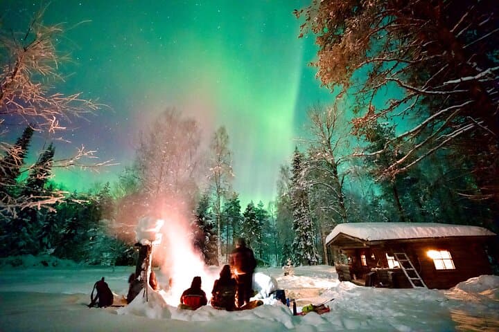 Lakeside Northern Lights at a 100-Year-Old Lapland Cottage